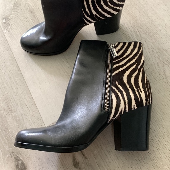Michael Kors Silvy Black Zebra Ankle Boots size 7 like new condition leather zip - Picture 1 of 11